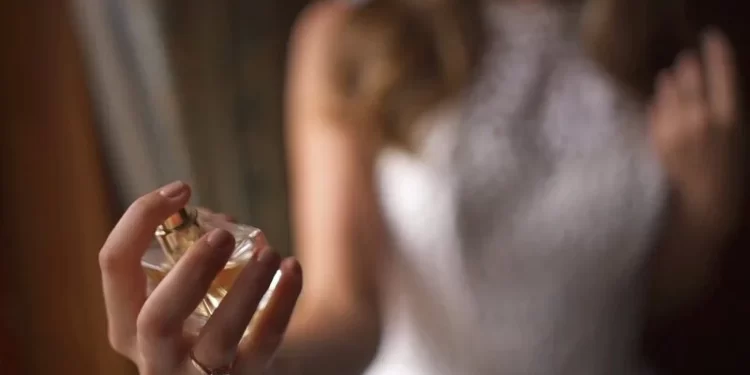 معرفی 15 عطر معروف برای قرارهای عاشقانه
