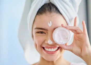 بهترين كرم مرطوب كننده صورت خارجی و ایرانی + معرفی برندهای مختلف
