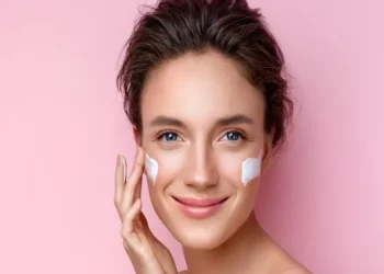 بهترین کرم مرطوب کننده صورت خارجی | راهنمای خرید کرم‌های سازگار با انواع پوست