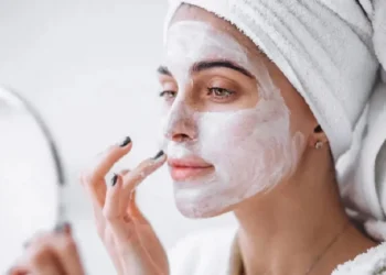 کرم مرطوب کننده قوی برای پوست خیلی خشک