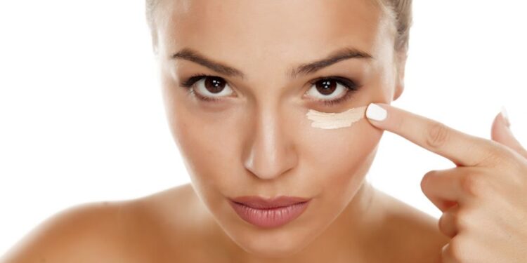 بهترین کرم دور چشم بالای 40 سال