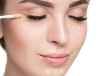 کانسیلر مات بهتر است یا براق؟