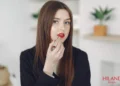 آموزش رژلب زدن برای لب های کوچک