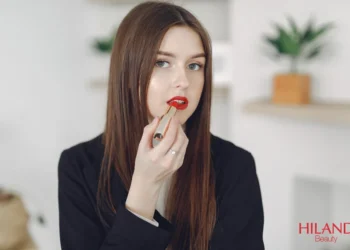 آموزش رژلب زدن برای لب های کوچک