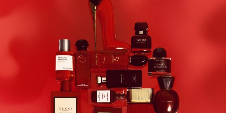 معرفی انواع ادکلن قرمز زنانه