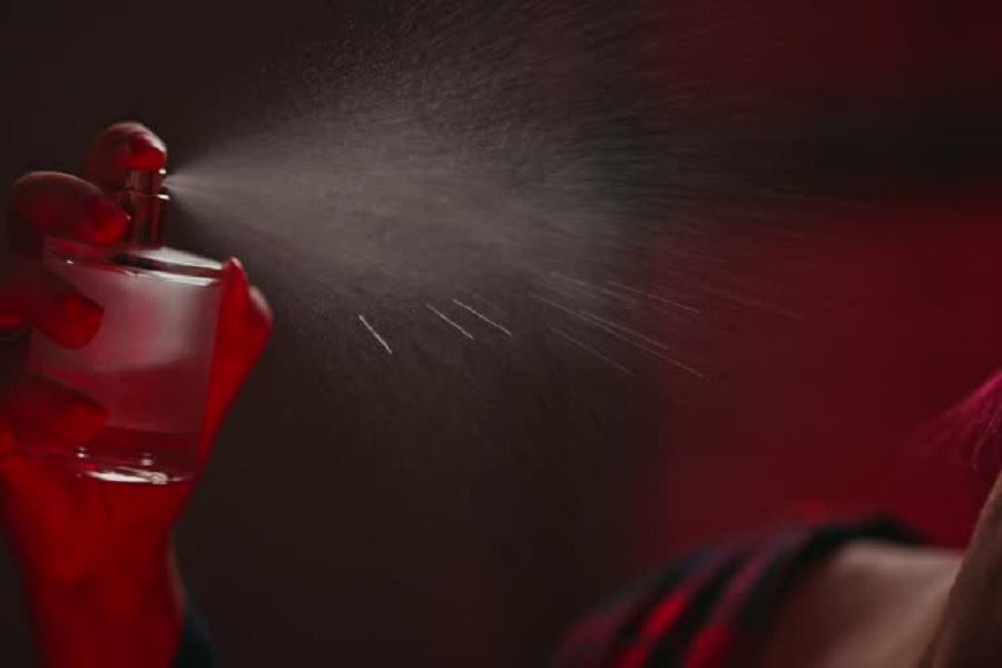 نکات طلایی در زمان استفاده از انواع ادکلن قرمز زنانه